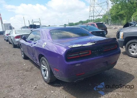 2018 Dodge Challenger Sxt z USA, uszkodzony, nr VIN 2C3CDZAGXJH310482